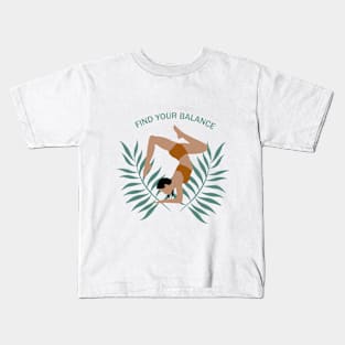 Find your balance Yoga Kids T-Shirt